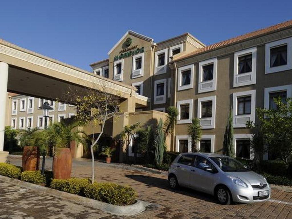 Peermont Mondior Hotel Gaborone Bagian luar foto