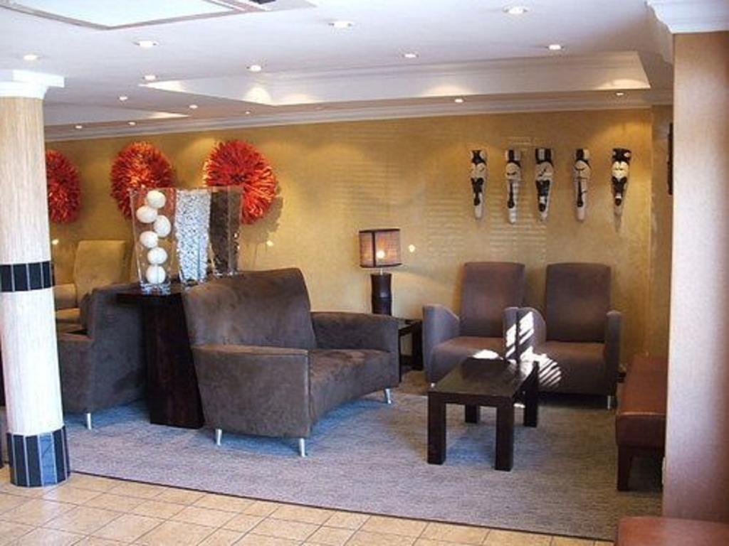Peermont Mondior Hotel Gaborone Bagian luar foto