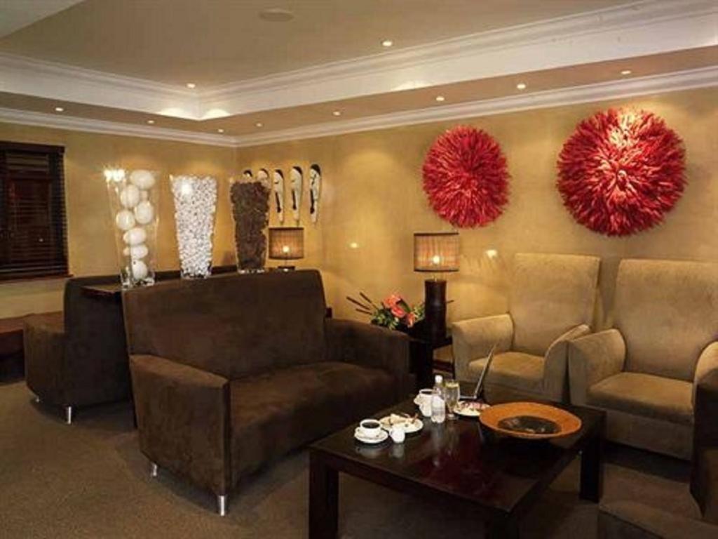 Peermont Mondior Hotel Gaborone Bagian luar foto
