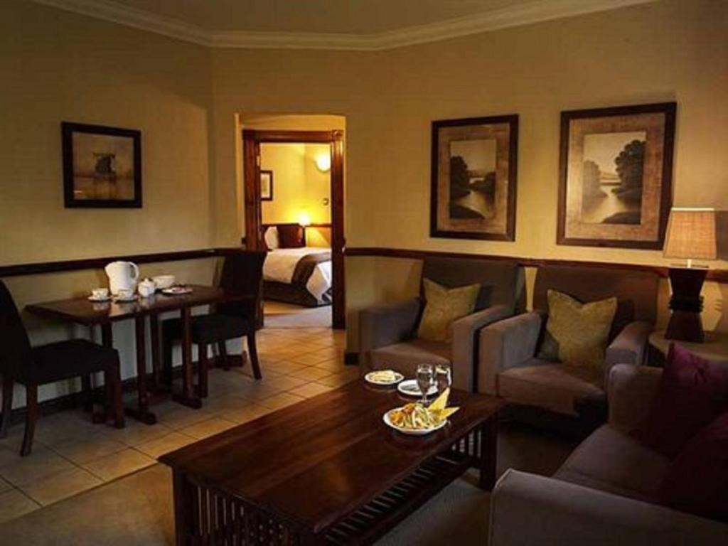Peermont Mondior Hotel Gaborone Bagian luar foto