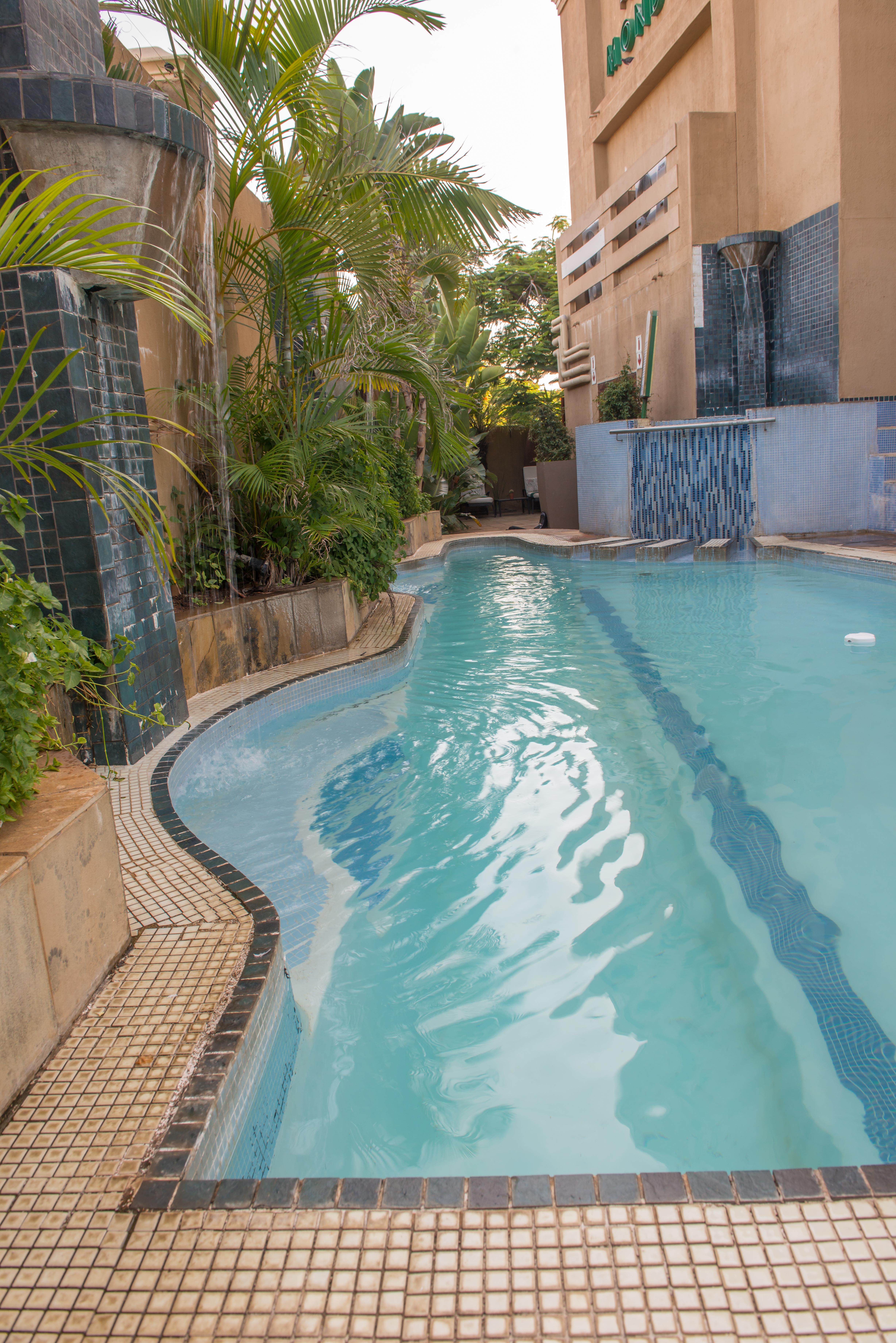 Peermont Mondior Hotel Gaborone Bagian luar foto