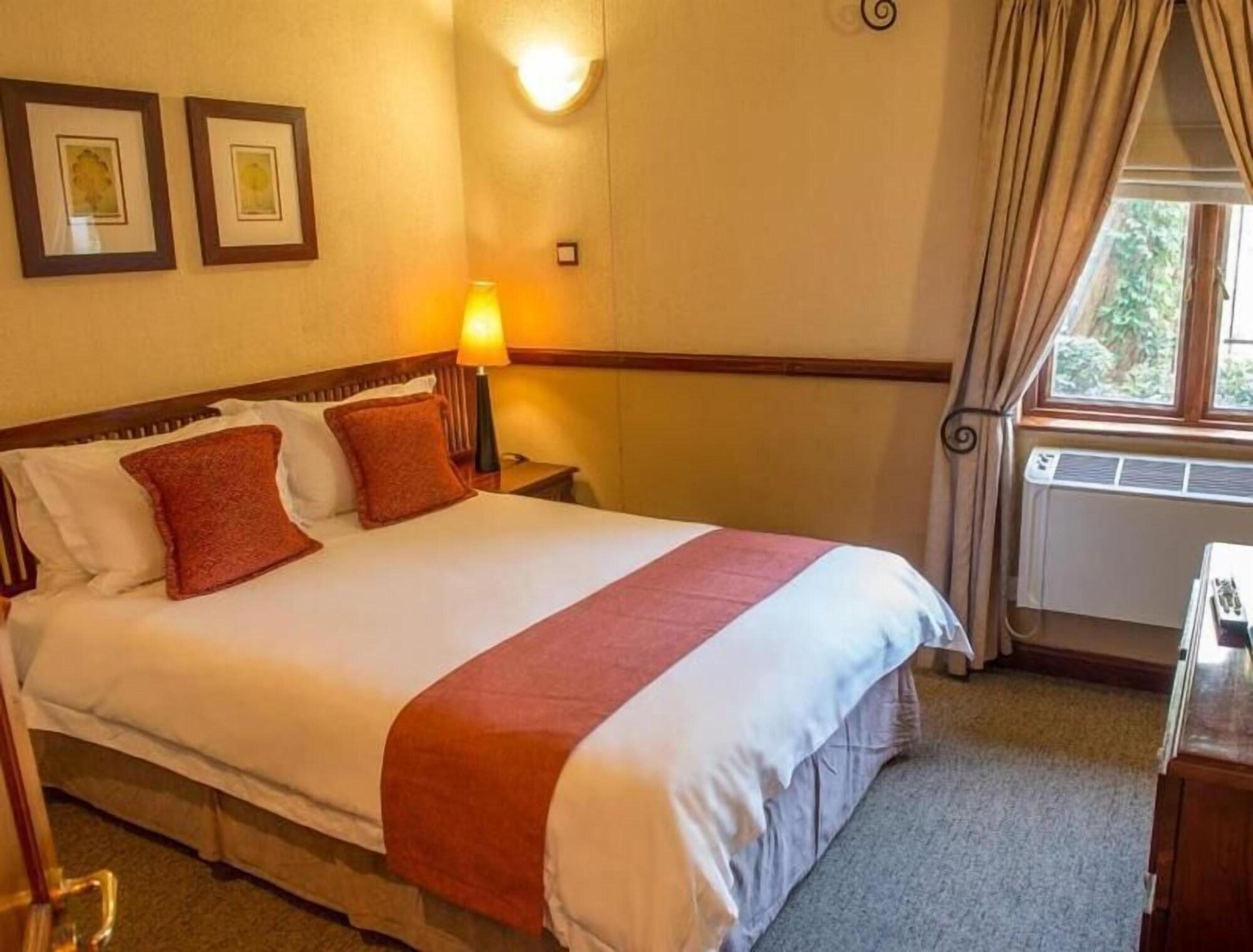 Peermont Mondior Hotel Gaborone Bagian luar foto