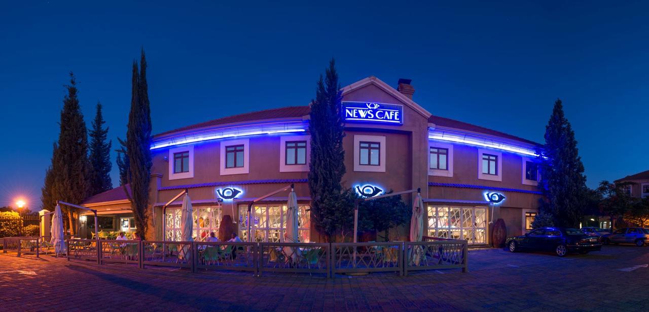 Peermont Mondior Hotel Gaborone Bagian luar foto