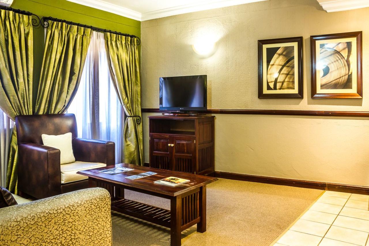 Peermont Mondior Hotel Gaborone Bagian luar foto