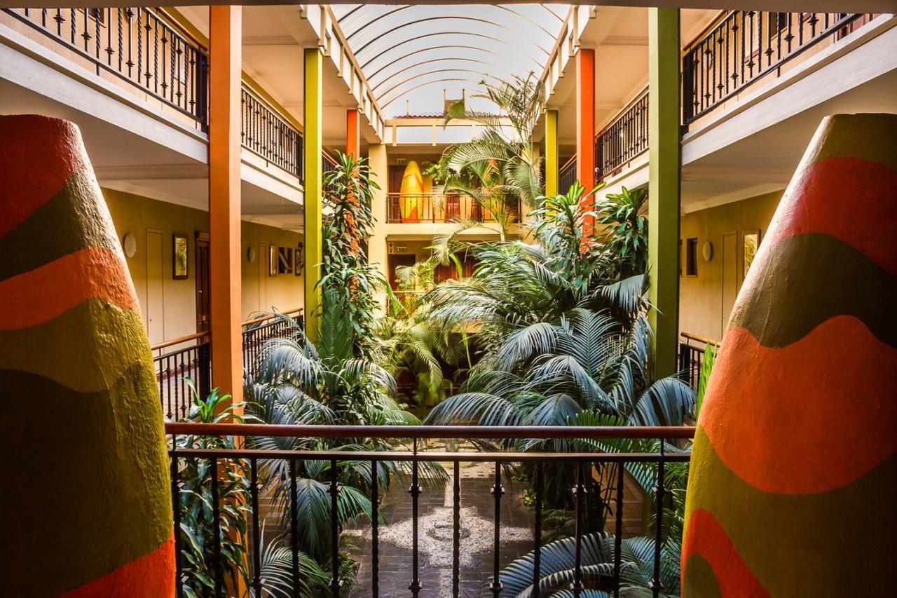 Peermont Mondior Hotel Gaborone Bagian luar foto