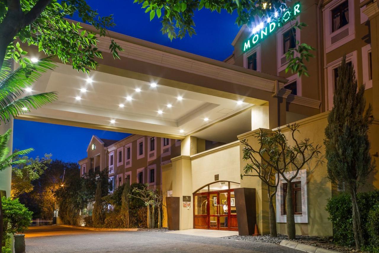 Peermont Mondior Hotel Gaborone Bagian luar foto