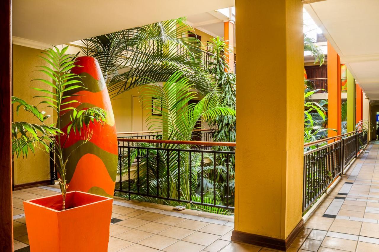 Peermont Mondior Hotel Gaborone Bagian luar foto
