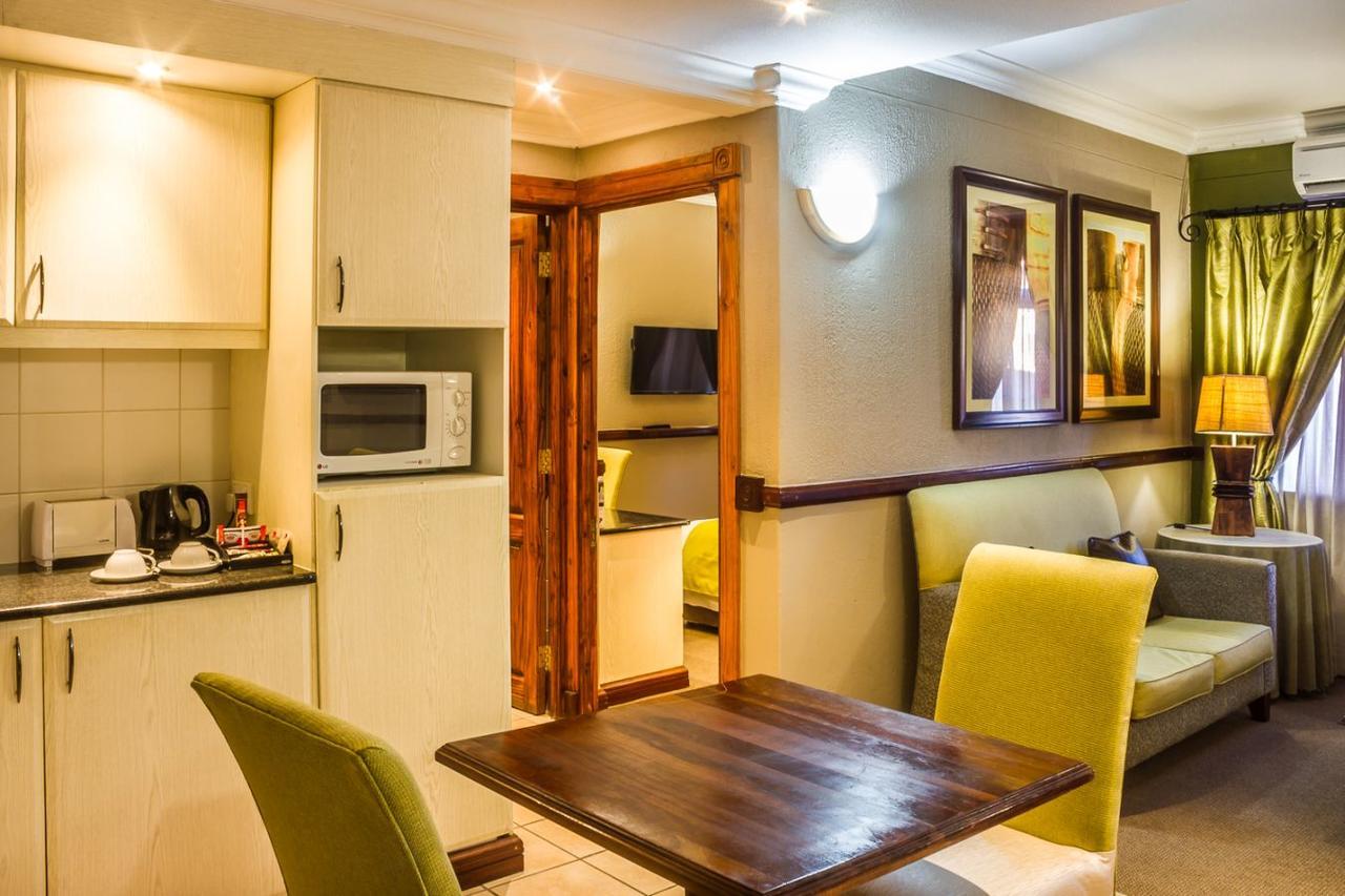 Peermont Mondior Hotel Gaborone Bagian luar foto