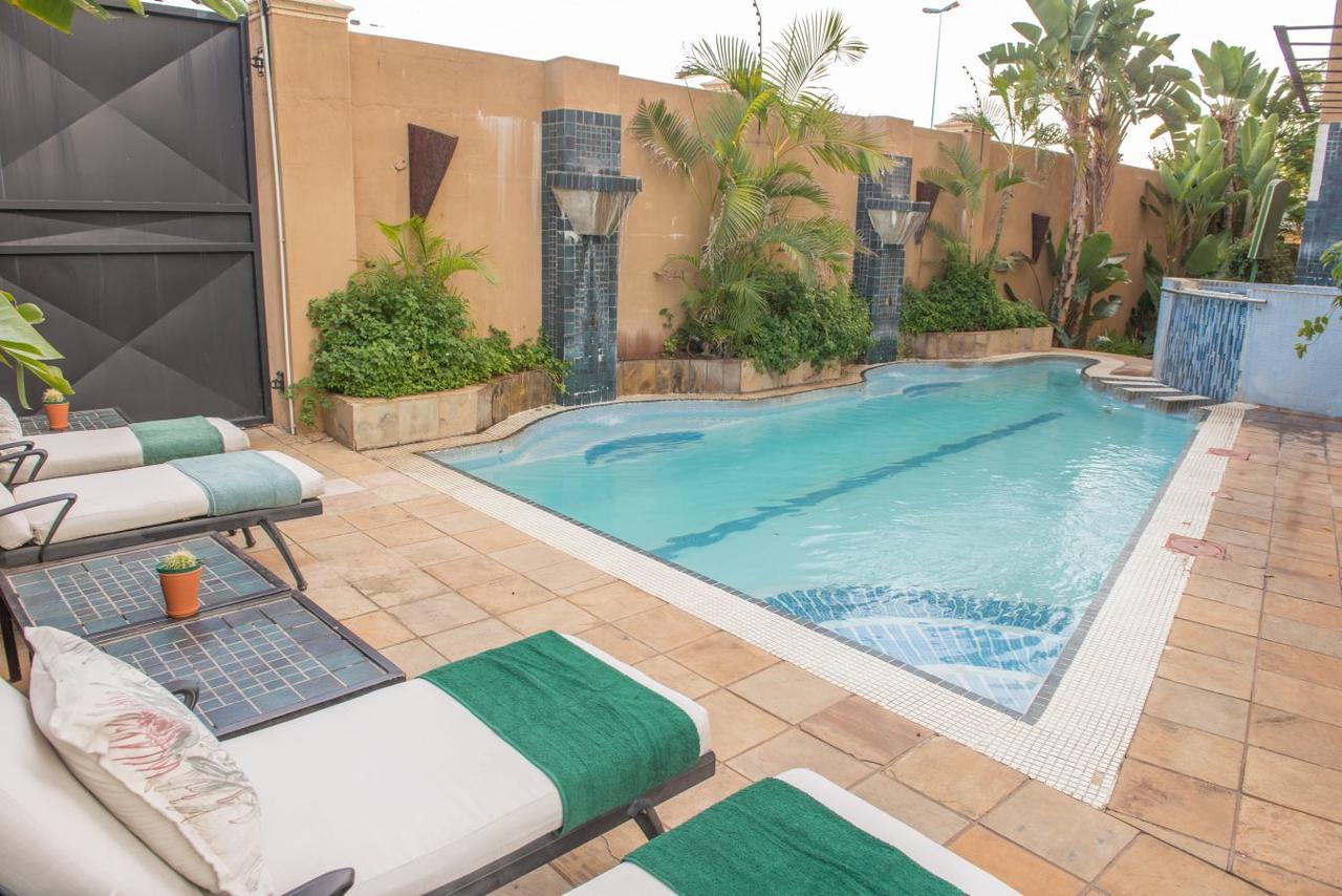 Peermont Mondior Hotel Gaborone Bagian luar foto