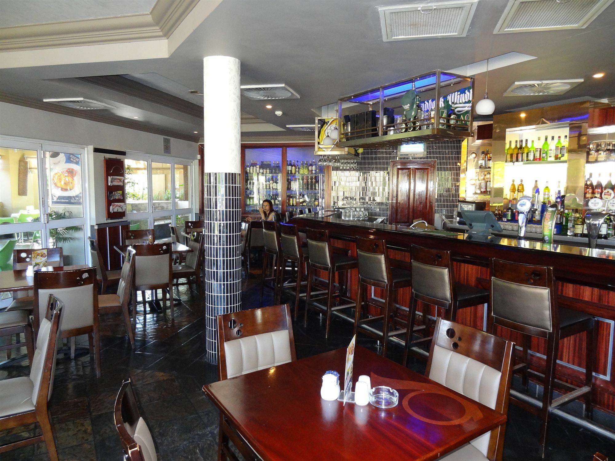 Peermont Mondior Hotel Gaborone Bagian luar foto
