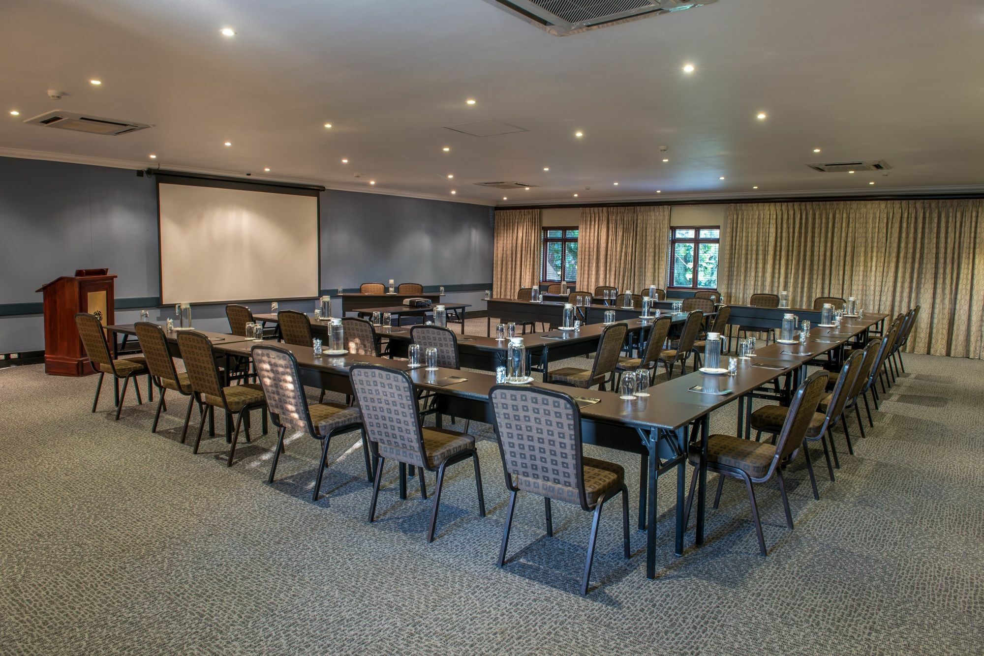 Peermont Mondior Hotel Gaborone Bagian luar foto
