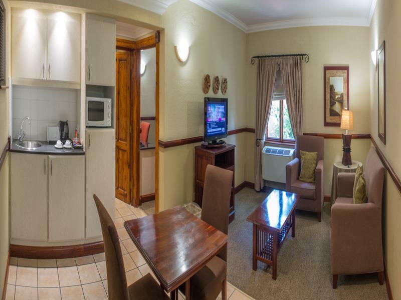 Peermont Mondior Hotel Gaborone Bagian luar foto