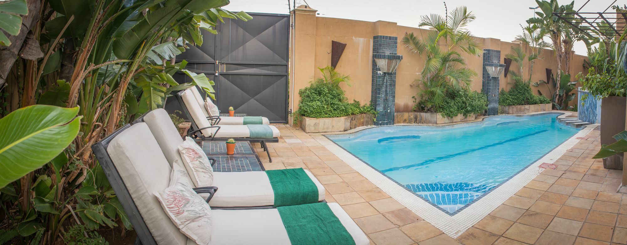 Peermont Mondior Hotel Gaborone Bagian luar foto