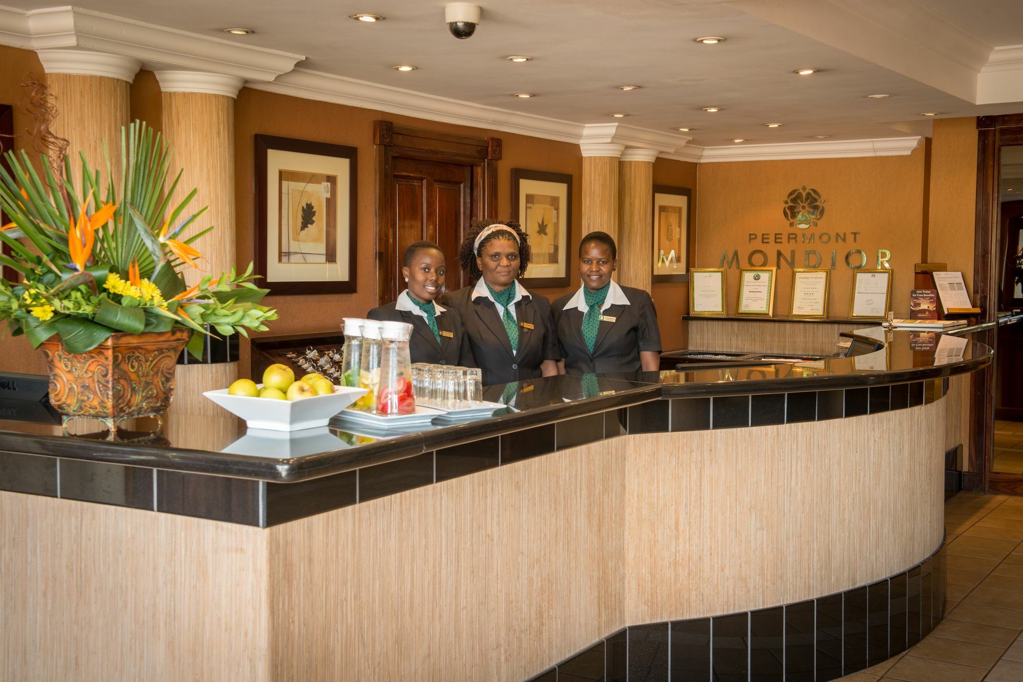 Peermont Mondior Hotel Gaborone Bagian luar foto