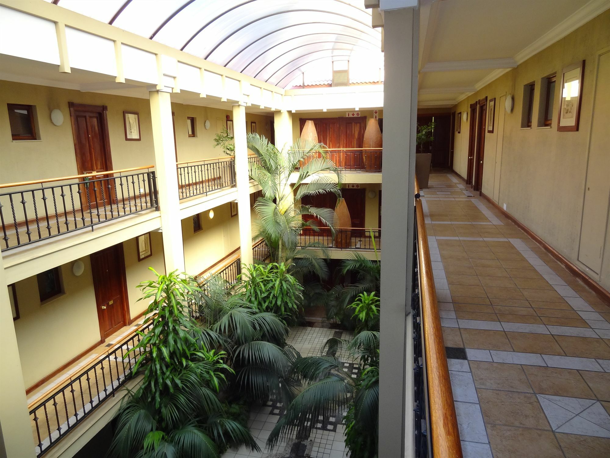 Peermont Mondior Hotel Gaborone Bagian luar foto