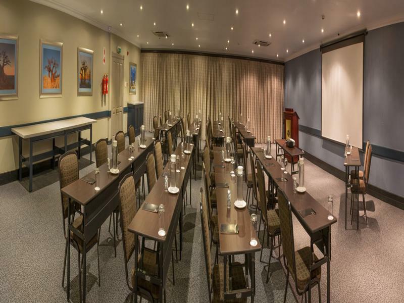 Peermont Mondior Hotel Gaborone Bagian luar foto