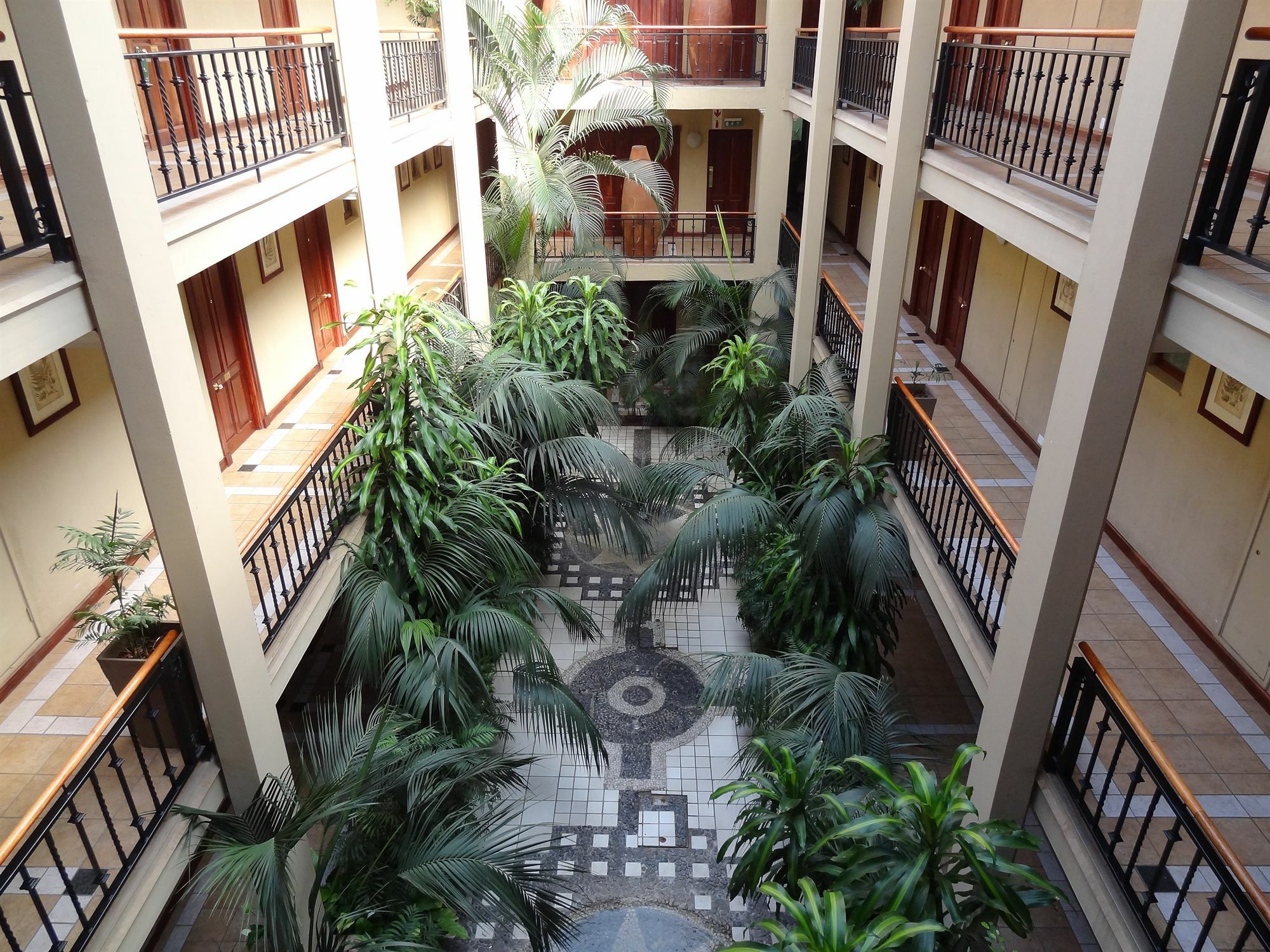 Peermont Mondior Hotel Gaborone Bagian luar foto