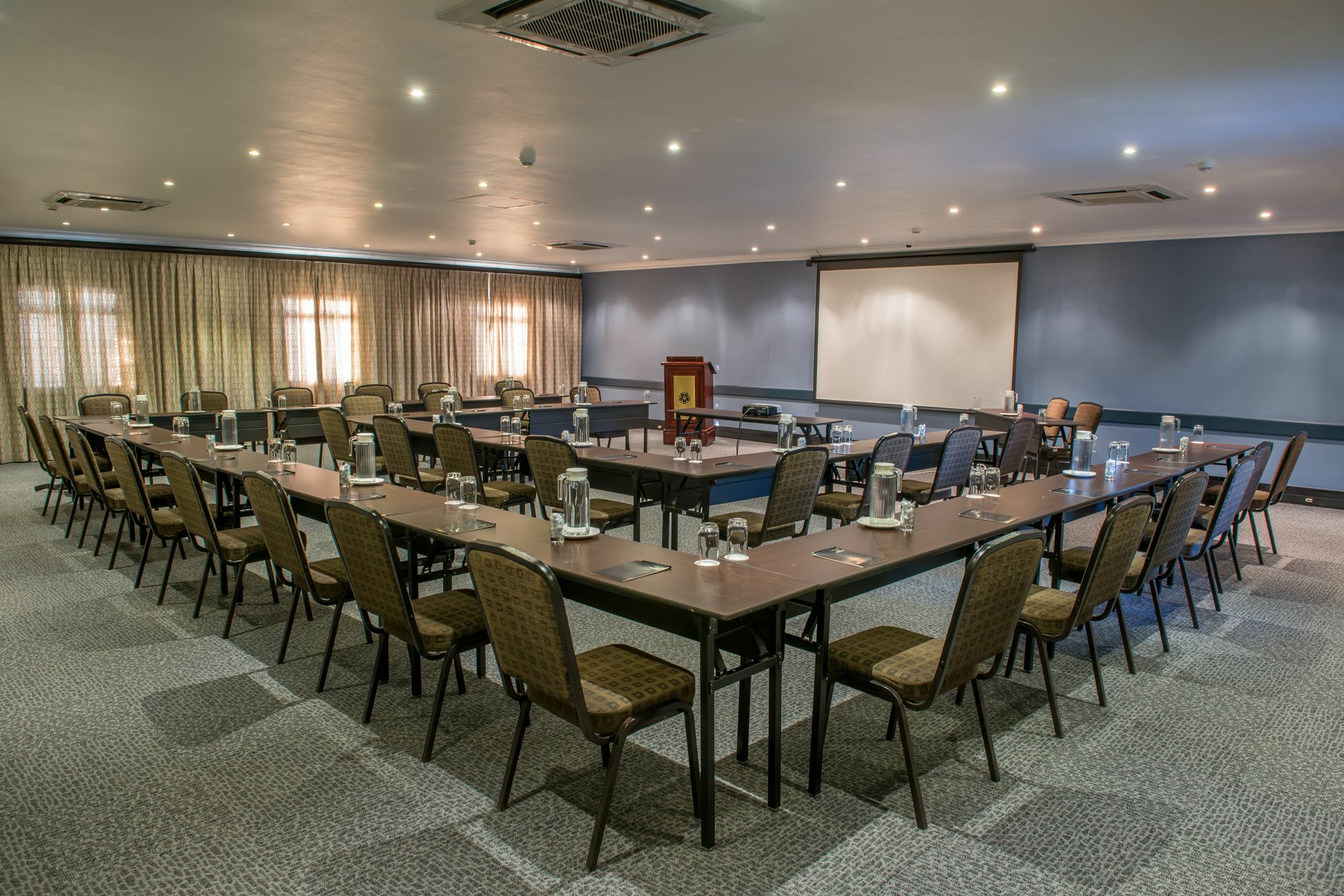 Peermont Mondior Hotel Gaborone Bagian luar foto